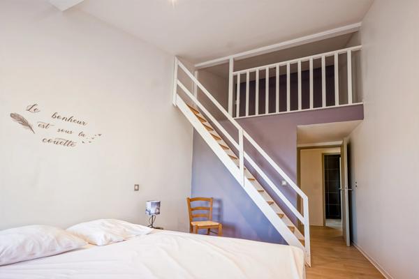 ENSEMBLE IMMOBILIER DE CARACTÈRE AVEC 4 HABITATIONS ET 2 PISCINES – POMPORT (24240)