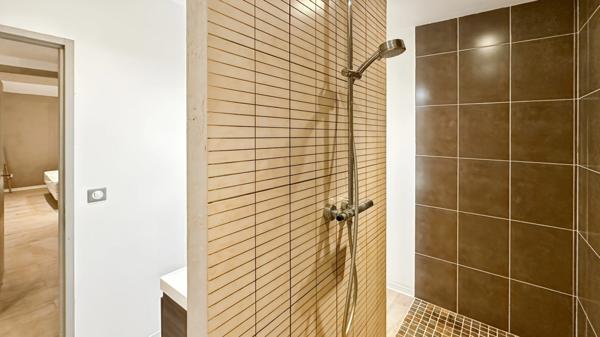 ENSEMBLE IMMOBILIER DE CARACTÈRE AVEC 4 HABITATIONS ET 2 PISCINES – POMPORT (24240)