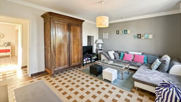 ENSEMBLE IMMOBILIER DE CARACTÈRE AVEC 4 HABITATIONS ET 2 PISCINES – POMPORT (24240)