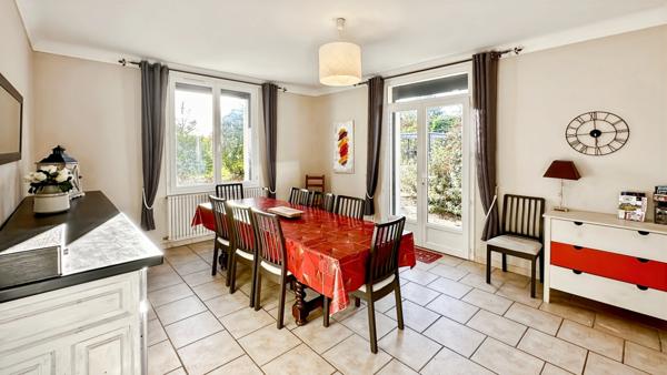 ENSEMBLE IMMOBILIER DE CARACTÈRE AVEC 4 HABITATIONS ET 2 PISCINES – POMPORT (24240)