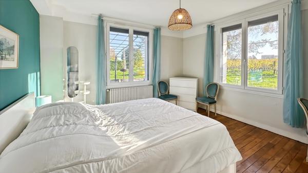 ENSEMBLE IMMOBILIER DE CARACTÈRE AVEC 4 HABITATIONS ET 2 PISCINES – POMPORT (24240)