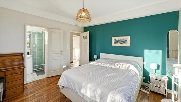 ENSEMBLE IMMOBILIER DE CARACTÈRE AVEC 4 HABITATIONS ET 2 PISCINES – POMPORT (24240)