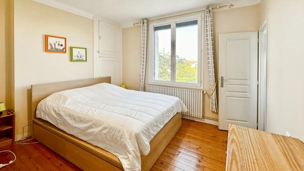 ENSEMBLE IMMOBILIER DE CARACTÈRE AVEC 4 HABITATIONS ET 2 PISCINES – POMPORT (24240)