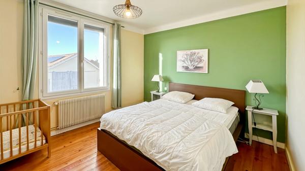 ENSEMBLE IMMOBILIER DE CARACTÈRE AVEC 4 HABITATIONS ET 2 PISCINES – POMPORT (24240)