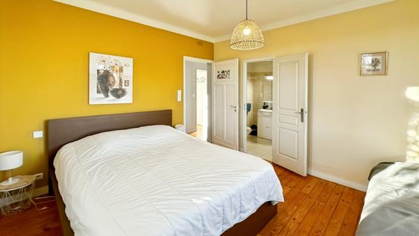 ENSEMBLE IMMOBILIER DE CARACTÈRE AVEC 4 HABITATIONS ET 2 PISCINES – POMPORT (24240)