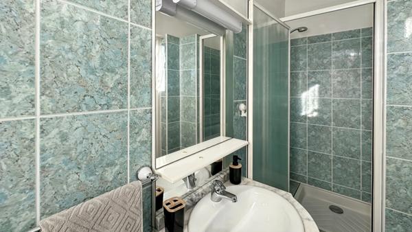 ENSEMBLE IMMOBILIER DE CARACTÈRE AVEC 4 HABITATIONS ET 2 PISCINES – POMPORT (24240)