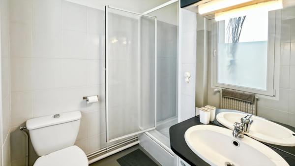 ENSEMBLE IMMOBILIER DE CARACTÈRE AVEC 4 HABITATIONS ET 2 PISCINES – POMPORT (24240)