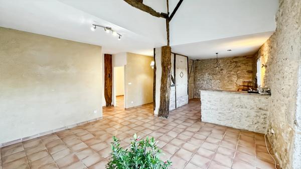 ENSEMBLE IMMOBILIER DE CARACTÈRE AVEC 4 HABITATIONS ET 2 PISCINES – POMPORT (24240)