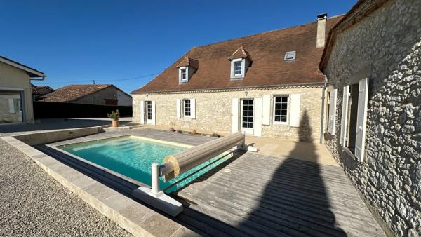 ENSEMBLE IMMOBILIER DE CARACTÈRE AVEC 4 HABITATIONS ET 2 PISCINES – POMPORT (24240)