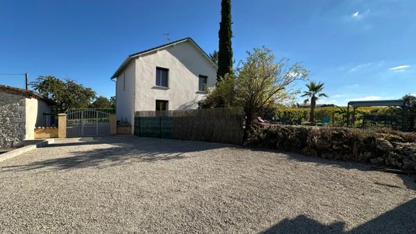 ENSEMBLE IMMOBILIER DE CARACTÈRE AVEC 4 HABITATIONS ET 2 PISCINES – POMPORT (24240)