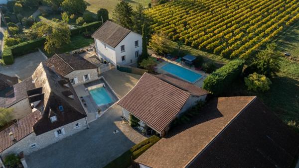 ENSEMBLE IMMOBILIER DE CARACTÈRE AVEC 4 HABITATIONS ET 2 PISCINES – POMPORT (24240)