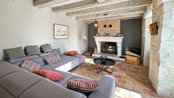 ENSEMBLE IMMOBILIER DE CARACTÈRE AVEC 4 HABITATIONS ET 2 PISCINES – POMPORT (24240)