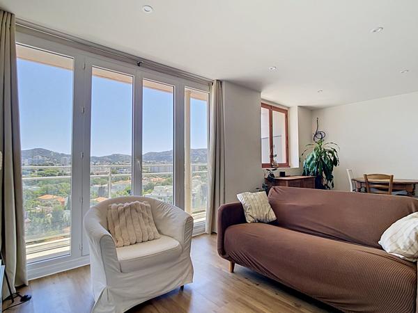 Vue PANORAMIQUE : Appartement T3 à vendre au 12ème étage à Marseille - Quartier Michelet