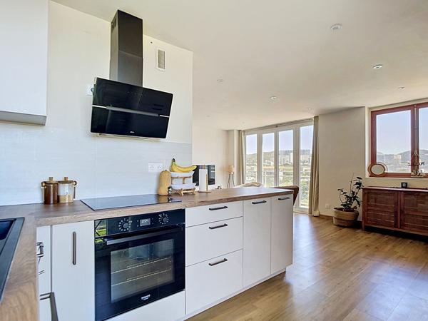 Vue PANORAMIQUE : Appartement T3 à vendre au 12ème étage à Marseille - Quartier Michelet