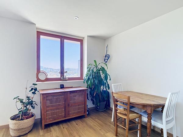 Vue PANORAMIQUE : Appartement T3 à vendre au 12ème étage à Marseille - Quartier Michelet