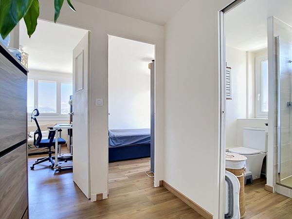 Vue PANORAMIQUE : Appartement T3 à vendre au 12ème étage à Marseille - Quartier Michelet