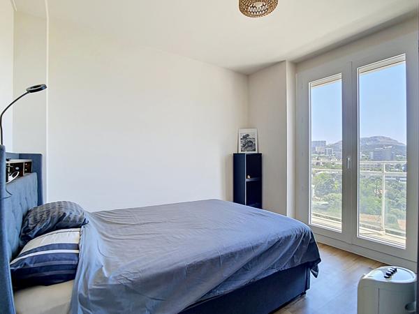 Vue PANORAMIQUE : Appartement T3 à vendre au 12ème étage à Marseille - Quartier Michelet