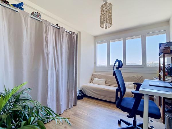 Vue PANORAMIQUE : Appartement T3 à vendre au 12ème étage à Marseille - Quartier Michelet