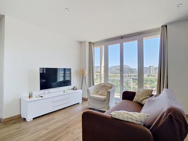 Vue PANORAMIQUE : Appartement T3 à vendre au 12ème étage à Marseille - Quartier Michelet