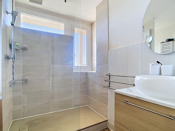 Vue PANORAMIQUE : Appartement T3 à vendre au 12ème étage à Marseille - Quartier Michelet