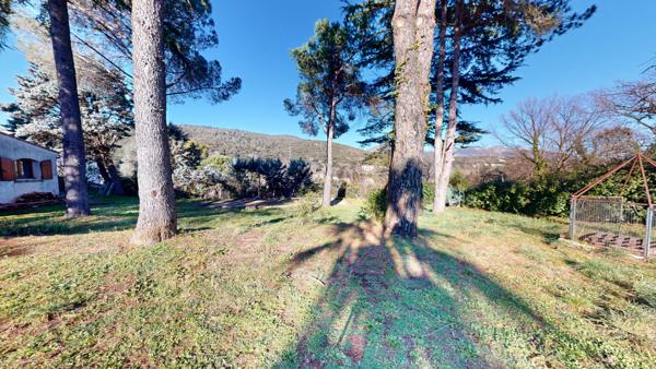 Ganges (34190) Superbe villa T5 avec piscine et terrain paysagé