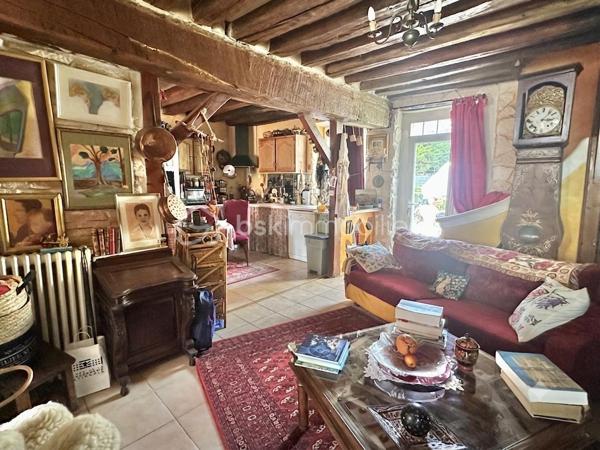 En exclusivité sur la commune de Pont-sur-Yonne, découvrez cette charmante maison de ville offrant un cadre de vie agréable avec jardin et cave.
Au rez-de-chaussée, vous serez accueilli par une entrée menant directement à une pièce de vie lumineuse, regroupant un salon et une salle à manger. Cet espace s'ouvre sur un coin cuisine fonctionnel, qui bénéficie d'un accès direct à la terrasse et au jardin.
Le premier étage dispose d'un bureau, idéal pour le télétravail ou les loisirs, ainsi que d'une grande chambre spacieuse.
Au deuxième et dernier étage, un palier dessert une chambre supplémentaire, une salle de bains ainsi que des toilettes séparées.
Pour obtenir de plus amples renseignements ou pour organiser une visite, n'hésitez pas à me contacter.