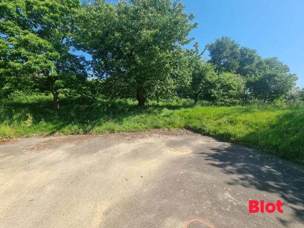 Terrain 742m²