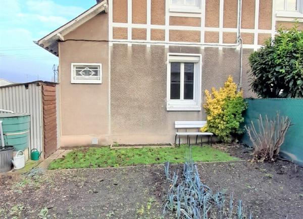 Maison à vendre    4 pièces • 74,67 m2 Saint-Léger-du-Bourg-Denis