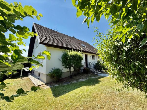 LURE – Élégante propriété de 215 m² avec vaste terrasse, jardin arboré et sous-sol complet
