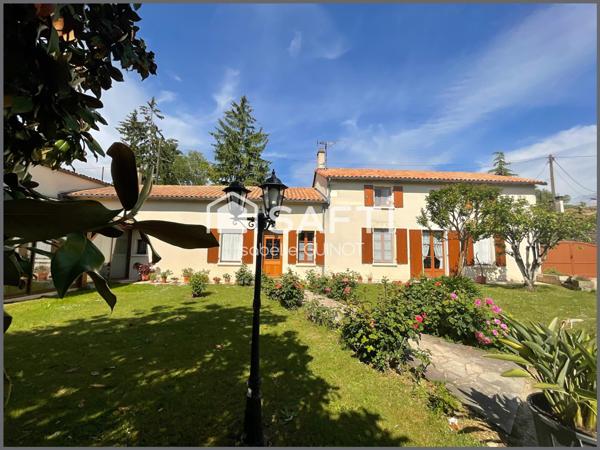 Belle propriété rénovée avec dépendances et vaste parc