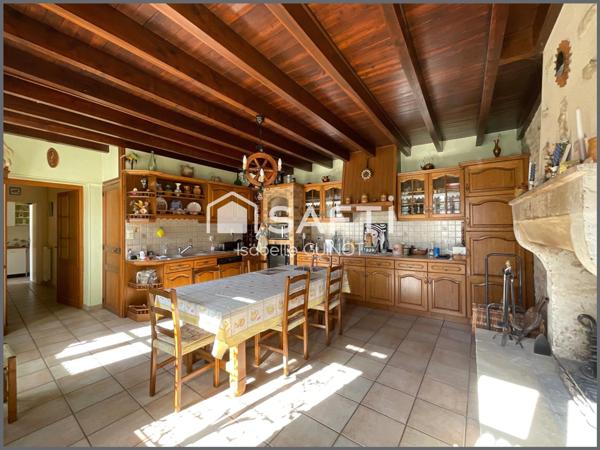 Belle propriété rénovée avec dépendances et vaste parc