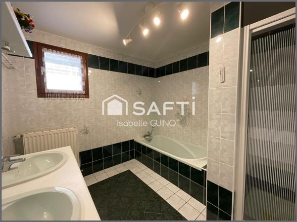 Belle propriété rénovée avec dépendances et vaste parc