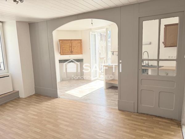 Immeuble de rapport avec local commercial loué et appartement duplex – Au cœur de Sellières