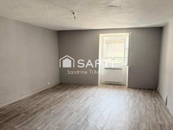 Immeuble de rapport avec local commercial loué et appartement duplex – Au cœur de Sellières