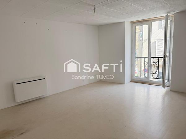 Immeuble de rapport avec local commercial loué et appartement duplex – Au cœur de Sellières