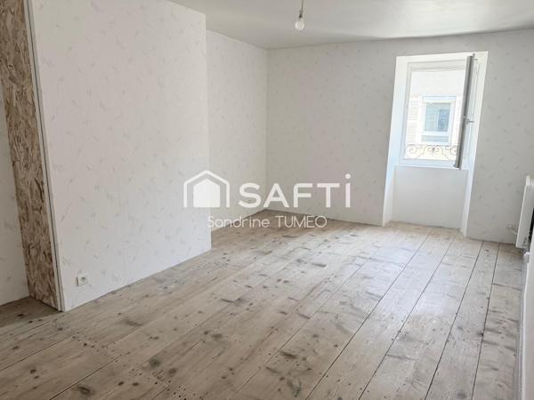 Immeuble de rapport avec local commercial loué et appartement duplex – Au cœur de Sellières