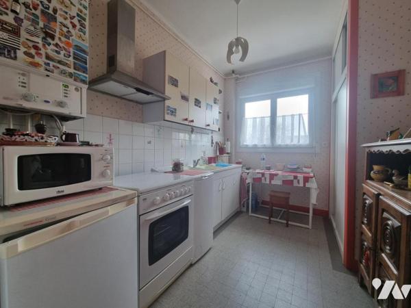 Saint-Nazaire place du commerce, appartement T2 avec garage, cave et grenier 