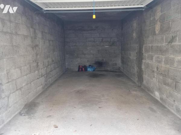 Saint-Nazaire place du commerce, appartement T2 avec garage, cave et grenier 