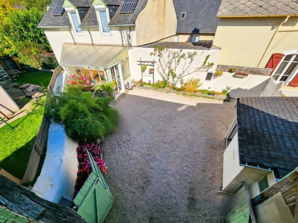 Maison de village bio climatique + grange + cour + jardin