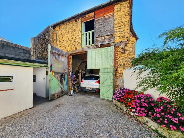 Maison de village bio climatique + grange + cour + jardin