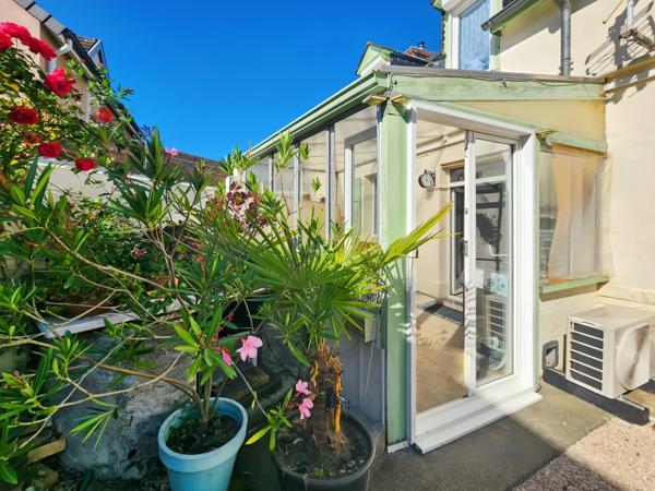 Maison de village bio climatique + grange + cour + jardin