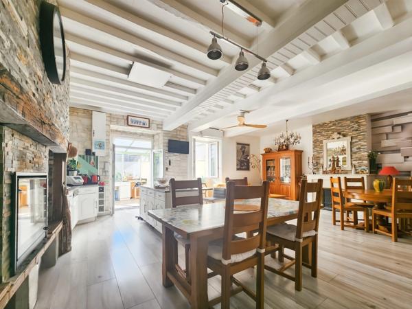 Maison de village bio climatique + grange + cour + jardin