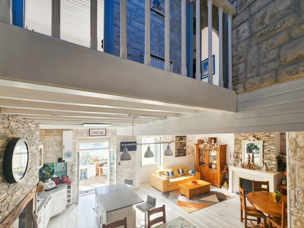 Maison de village bio climatique + grange + cour + jardin