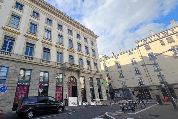 Bureaux à louer à Lyon emplacement prestigieux et grande luminosité