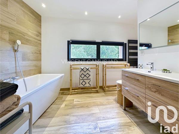 Maison à vendre 7 pièces 221 m² Sanary-sur-Mer