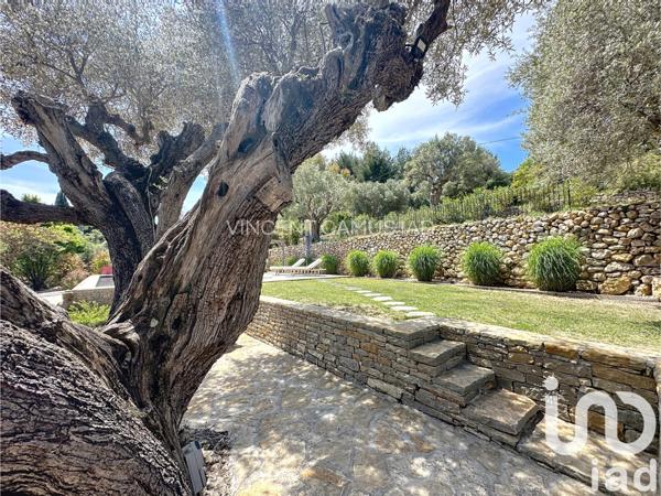 Maison à vendre 7 pièces 221 m² Sanary-sur-Mer