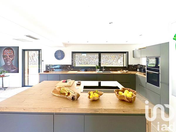 Maison à vendre 7 pièces 221 m² Sanary-sur-Mer