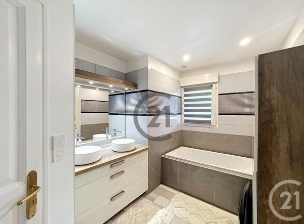 Maison à vendre  7 pièces - 163 m 2   ST MARTIN DU TERTRE  - 89