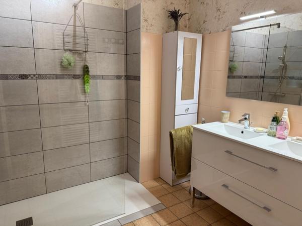 Individuelle, bien agencée - Près d'un Hectare !