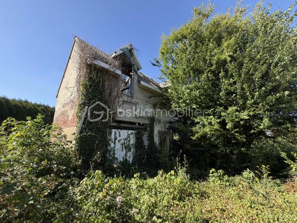 Située sur la commune de Saint-Pierre des Fleurs, à deux pas des commodités. 

Parcelle de 400 m2, constructible et viabilisé.

Une construction d'environ 90 m2 est déjà présente sur le terrain.
La charpente a été contrôlée et validée. Le permis de construire est toujours en cours de validé.

L'assainissement est collectif.

une visite filmée est disponible sur YT (ÉLISE SOARES immobilier).